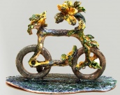 Edita Jakubonytė-Kybartienė
2012 m. „DVIRATIS“ šamotinis molis, glazūros, h 22 