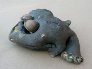 Edita Jakubonytė-Kybartienė
2011 m. švilpynė „VARLIUS“, molis, glazūros, raku degimas